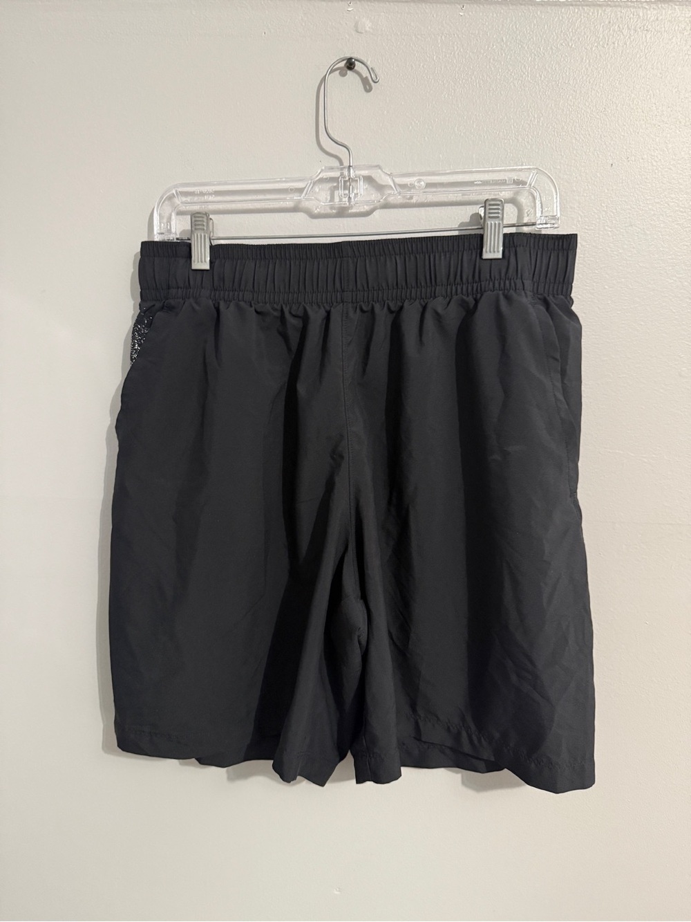 Under Armour Shorts Mens Large Loose Fit Pull On 8 Inch Inseam Sports Workout